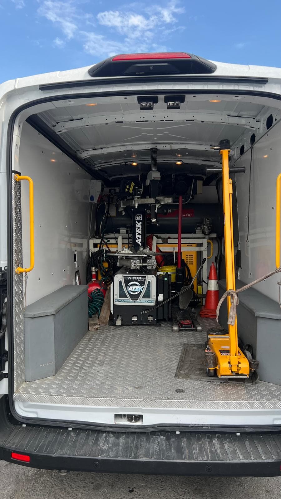 Mobil servis iç ekipman